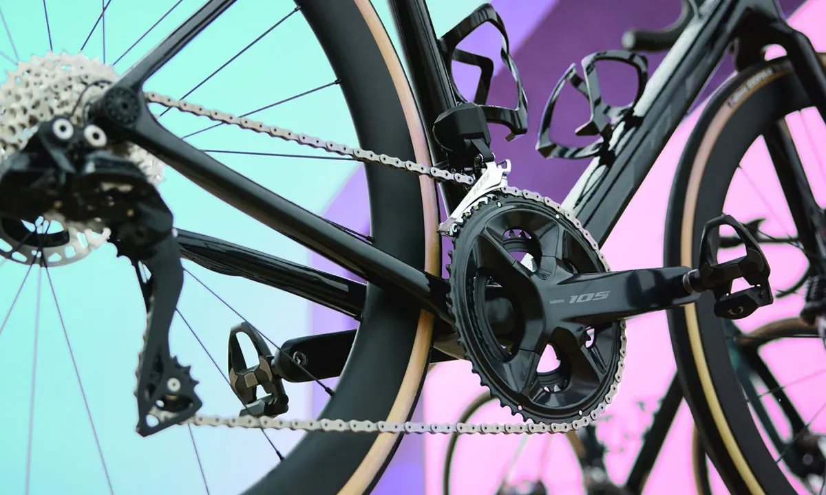 Shimano 105 Di2 pogon na cestovnom biciklu